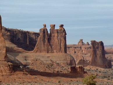 Rocher des trois comm&egrave;res