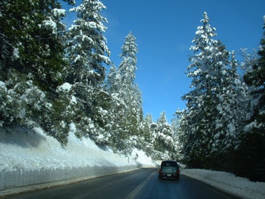 enneig&eacute;, seuls les 4x4 ont le droit de le visiter en cette saison !
