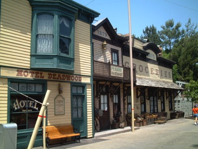 des immeubles presque r&eacute;els et pourtant seule la fa&ccedil;ade existe !!