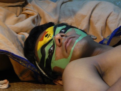 S&eacute;ance de maquillage pour un spectacle de danses Kathakali