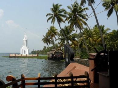 D&eacute;part pour une promenade en house boat