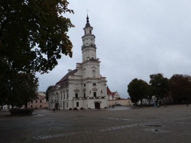 Place Rotus&egrave;s et l'&eacute;glise baroque de la Sainte Trinit&eacute;