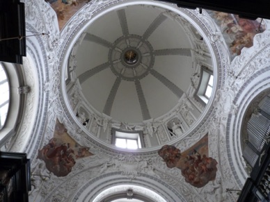 et la coupole superbe