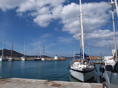 Petit port de NAOUSSA o&ugrave; nous d&eacute;jeunons