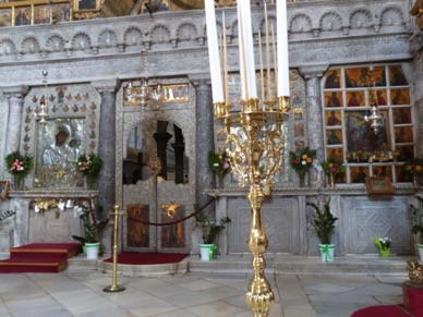 nef enti&egrave;rement en marbre sculpt&eacute; et iconostase avec ic&ocirc;nes en argent du 18&egrave;me