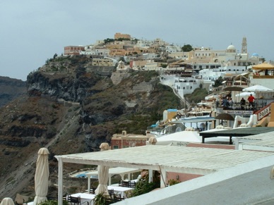 la ville est perch&eacute;e &agrave; 250 m au-dessus d vide