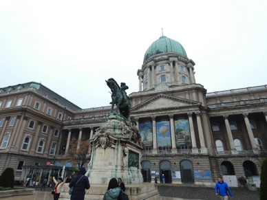 coupole n&eacute;o-baroque et statue  &eacute;questre d'Eug&egrave;ne de Savoie