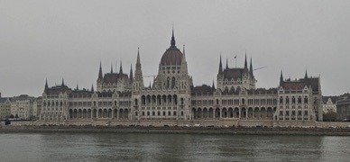 pour nous retrouver face au Parlement