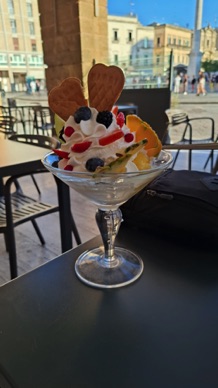 une bonne glace italienne au Caff&eacute; Alvino sur la Piazza Sant Oronzo