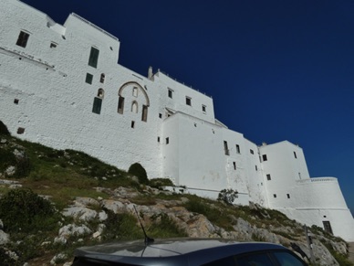 OSTUNI 
surnomm&eacute;e la "ville blanche"