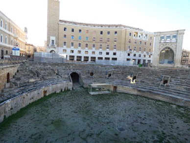 vestiges de l'amphith&eacute;&acirc;tre romain