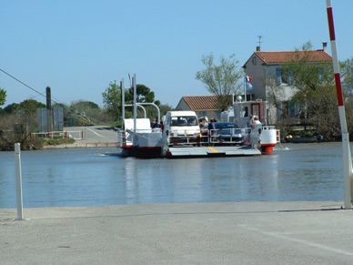 Bac du Sauvage pour traverser le Petit Rh&ocirc;ne