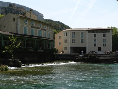 FONTAINE DE VAUCLUSE
