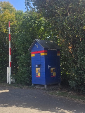 cabane bleue de la douane pour entrer dans la commune de LAAS