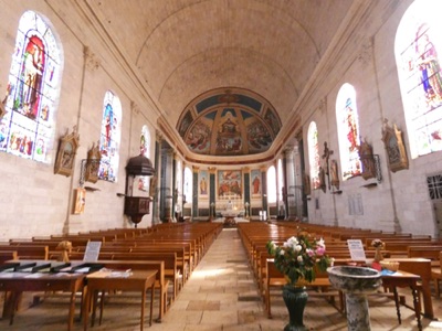 nef tr&egrave;s large aux allures de cath&eacute;drale