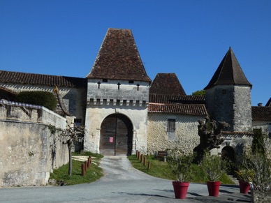 et son &eacute;l&eacute;gant ch&acirc;teau
