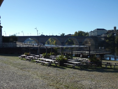 BERGERAC 
Pendant la guerre de 100 ans la ville changea 6 fois de nationalit&eacute; !