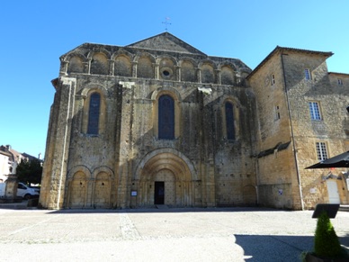 CADOUIN
son abbaye fond&eacute;e en 1115