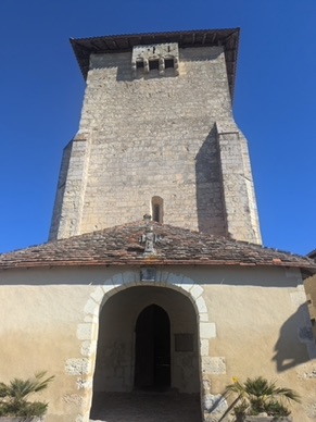 LUSIGNAC
Eglise fortifi&eacute;e avec tour carr&eacute;e &agrave; m&acirc;chicoulis