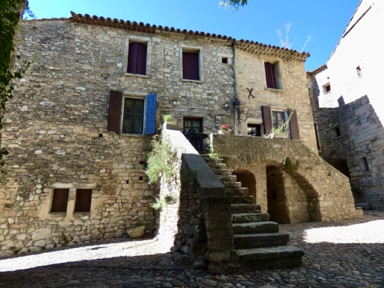 joli village m&eacute;di&eacute;val