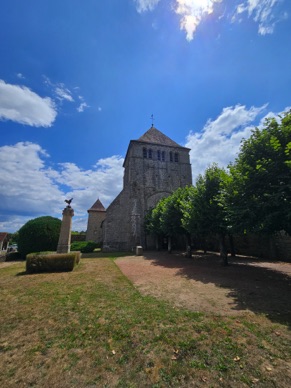 Abbaye mi-romane mi-gothique