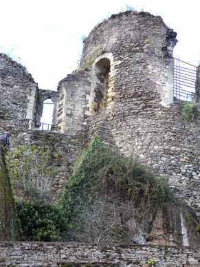 Ruines du ch&acirc;teau f&eacute;odal