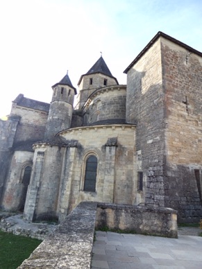 original clocher octogonal et tour de d&eacute;fense  au chevet