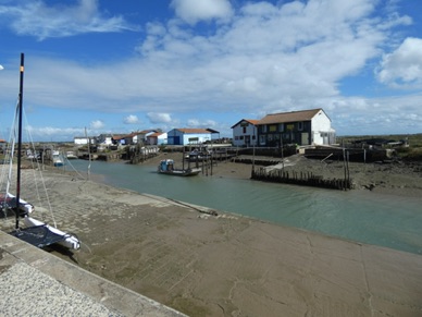 cabanes de p&ecirc;cheurs le long du chenal de MARENNES