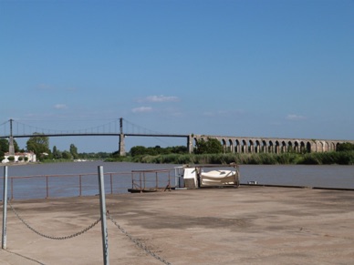 TONNAY CHARENTE
le pont suspendu