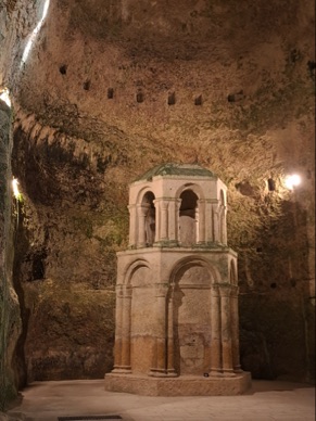 "reliquaire" repr&eacute;sentant le tombeau du Christ