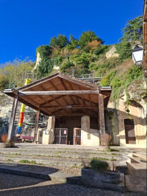 AUBETERRE SUR DRONNE
entr&eacute;e de l'&eacute;glise souterraine