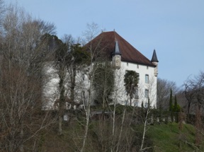 le ch&acirc;teau d'Etxauz aux 4 tours d'angles