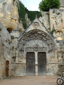 entr&eacute;e de l'&eacute;glise monolithe
