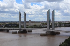 vu depuis la Cit&eacute; Mondiale du Vin