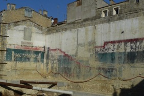Apr&egrave;s la destruction d'un cin&eacute;ma des restes d'un jeu de paume sont mis &agrave; jour