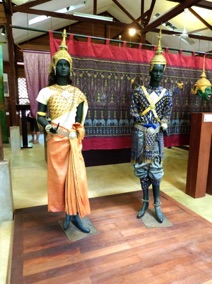 costumes r&eacute;alis&eacute;s