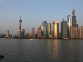 Promenade sur le Bund au coucher du soleil