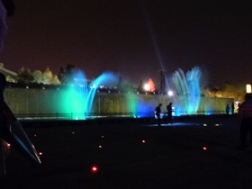 Spectacle nocturne des fontaines musicales