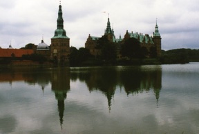 FREDERIKSBORG
le ch&acirc;teau royal construit dans le style Renaissance de 1602 &agrave; 1620