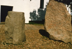 JELLING
pierres runiques