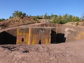 la fosse est profonde de 12 m