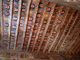 dont le plafond en bois est peint de 80 visages de ch&eacute;rubins