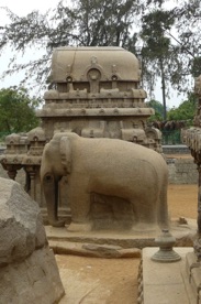 Statue d'&eacute;l&eacute;phant qui est une des plus belles sculptures colossales de pachyderme