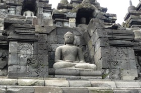 Temple de BOROBUDUR Temple de BOROBUDUR