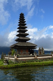 Temple dédié à la déesse du Lac Bratan Temple dédié à la déesse du Lac Bratan