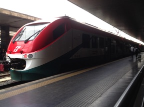 apr&egrave;s l'avion, le train pour regagner le centre ville