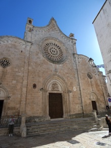 Co-cath&eacute;drale &eacute;difi&eacute;e au XVemes en gothique tardif