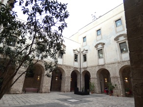 l'Universit&eacute; degli Studi di Bari install&eacute;e dans un ancien monast&egrave;re