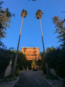 superbe villa agr&eacute;ment&eacute;e d'un jardin splendide