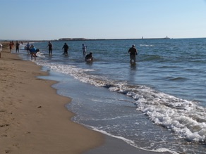 des p&ecirc;cheurs en bord de mer